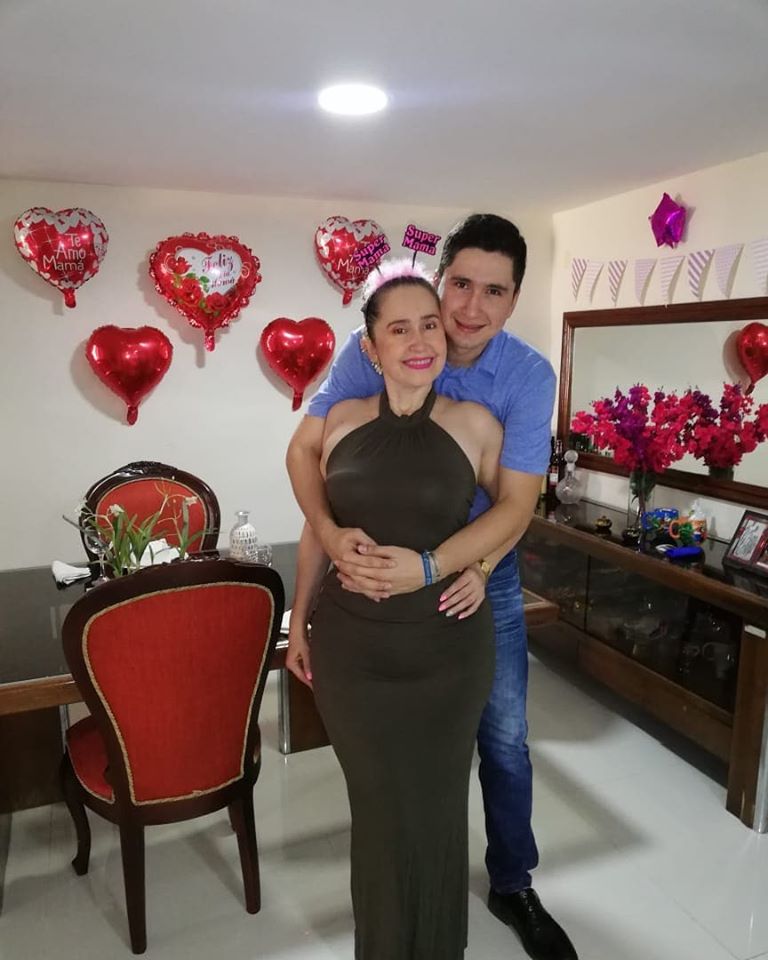 Sandra Cerquera Manchola junto a su hijo Sergio Andrés Losada Cerquera.